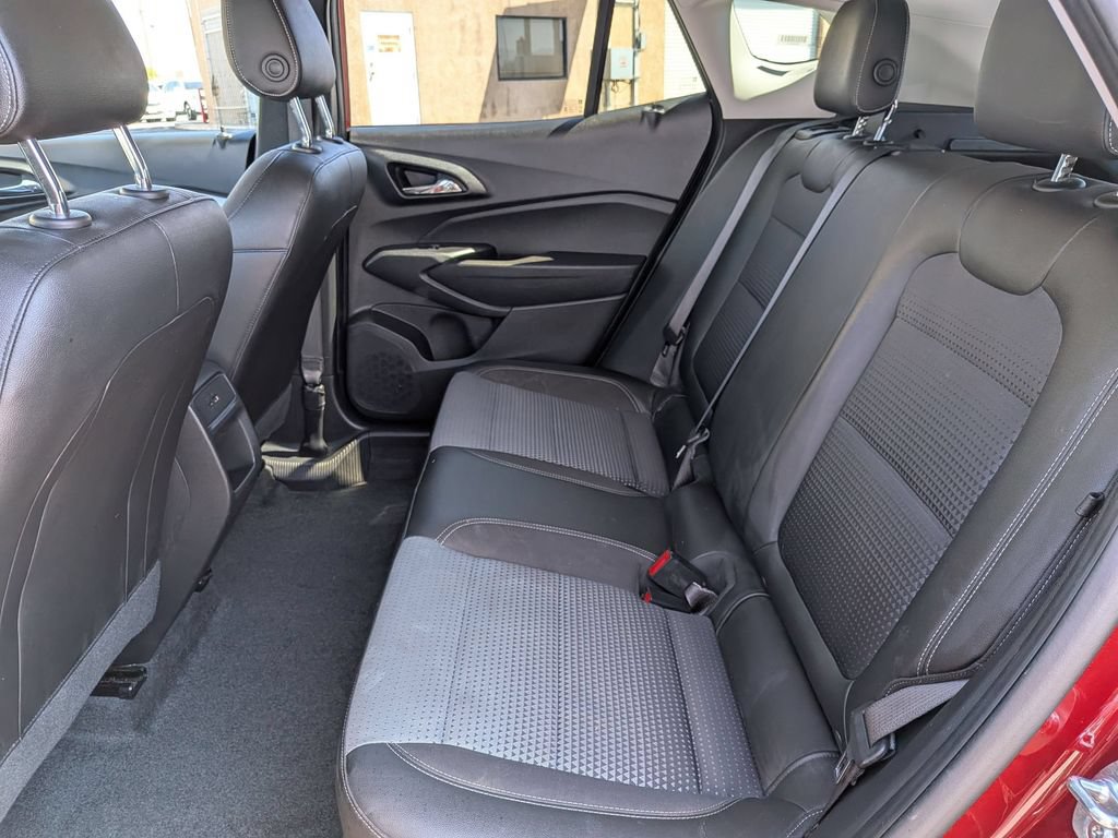 Used 2025 Chevrolet Trax LT w/ LT Convenience Package FWD image 27