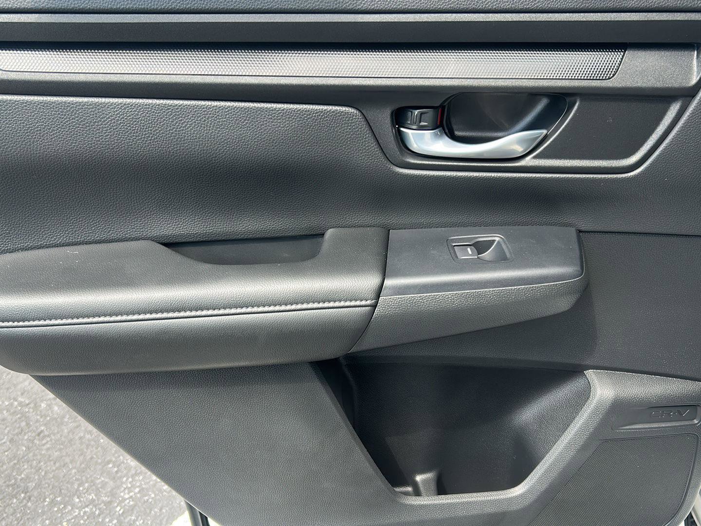 Used 2025 Honda CR-V EX image 16