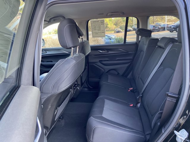 Used 2024 Jeep Grand Cherokee Laredo image 48