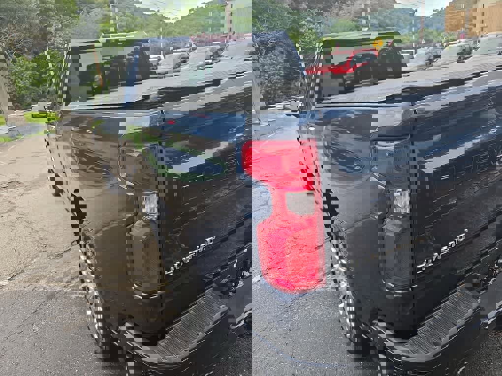 Used 2019 Chevrolet Silverado 1500 High Country w/ Technology Package image 9