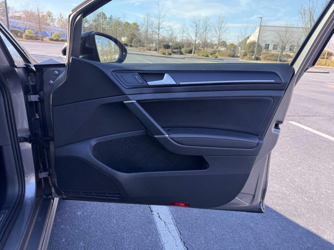 Used 2016 Volkswagen Golf R 4-Door image 18