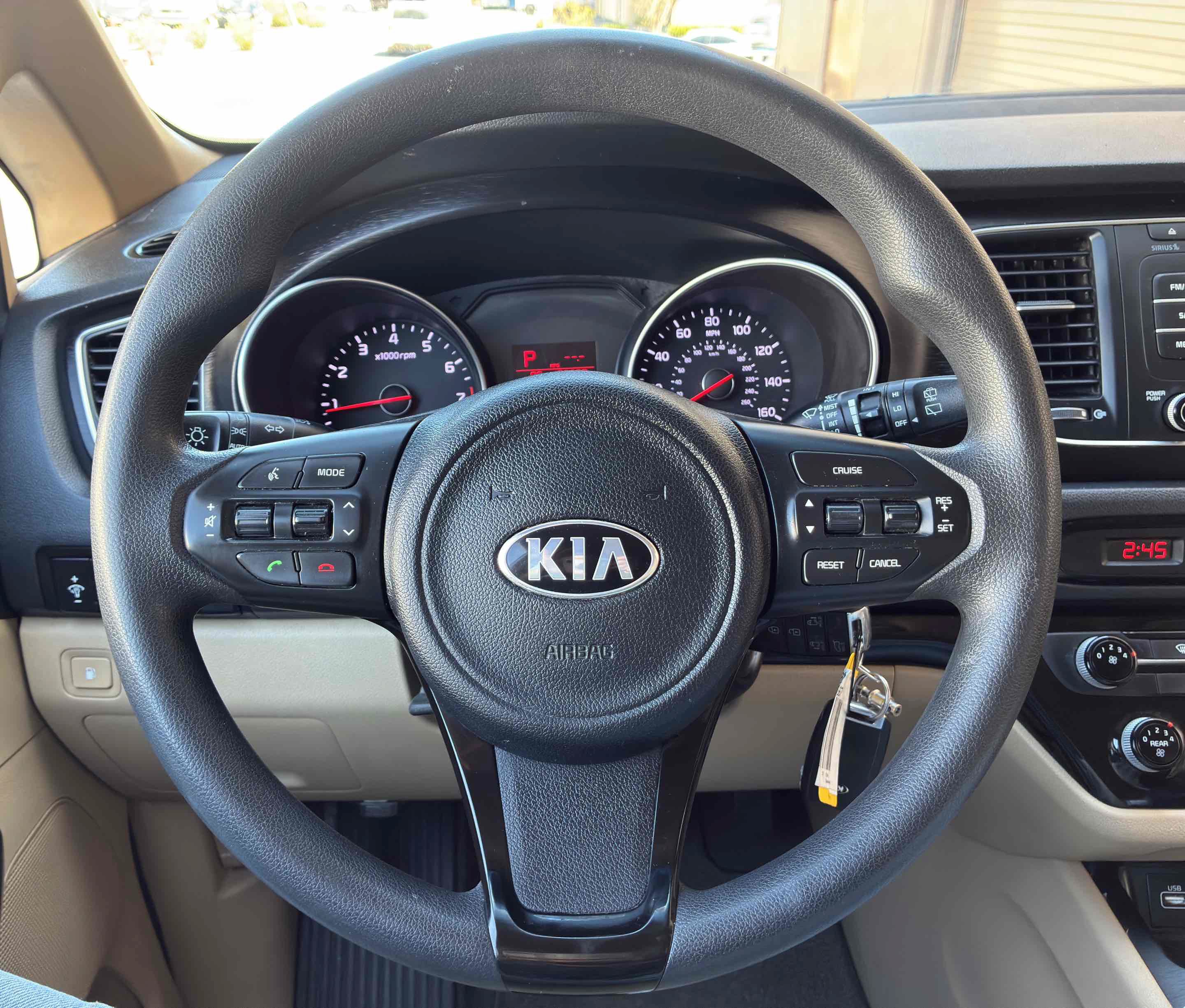 Used 2015 Kia Sedona LX w/ LX Convenience Package FWD image 18