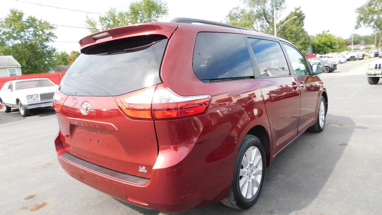 Used 2017 Toyota Sienna LE image 5