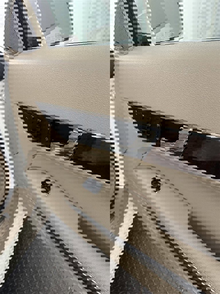 Used 2011 Mercedes-Benz E 350 Cabriolet image 31