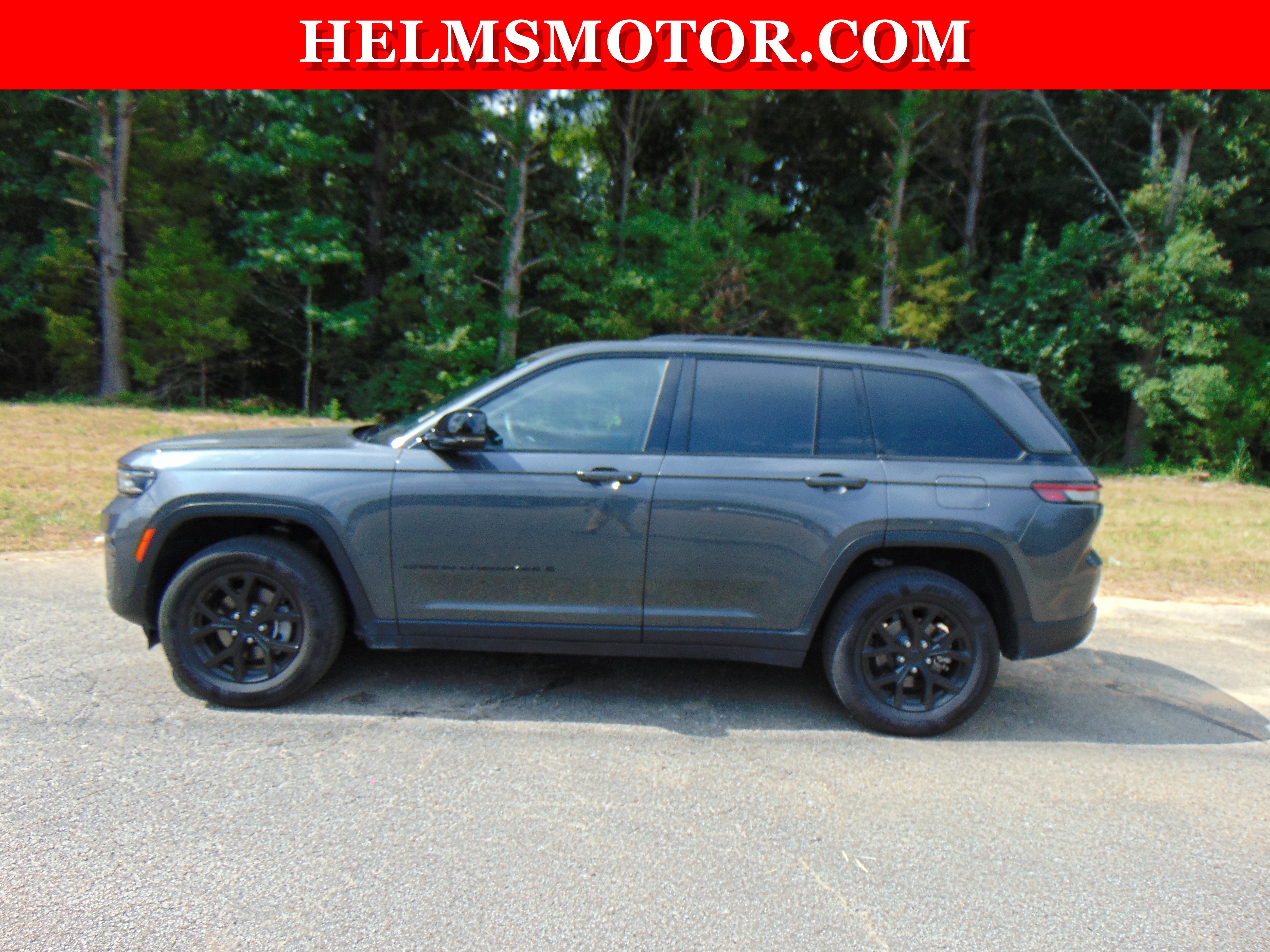 Used 2024 Jeep Grand Cherokee Altitude RWD image 6