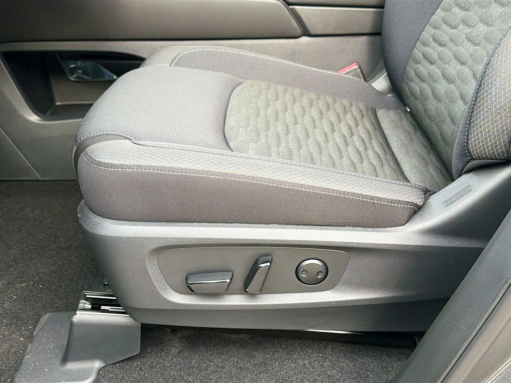 New 2025 Nissan Pathfinder SV w/ Black Appearance Package image 20