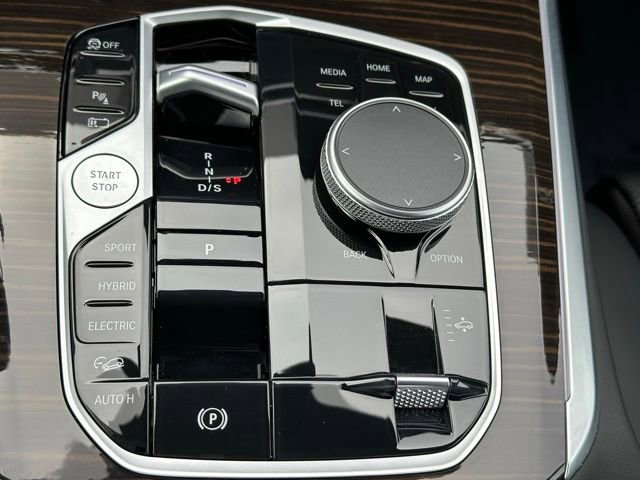 Certified 2025 BMW X5 xDrive50e w/ Climate Comfort Package image 22