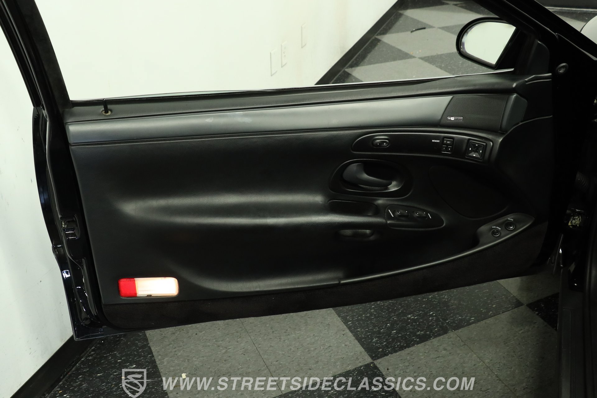 Used 1996 Lincoln Mark VIII RWD image 34
