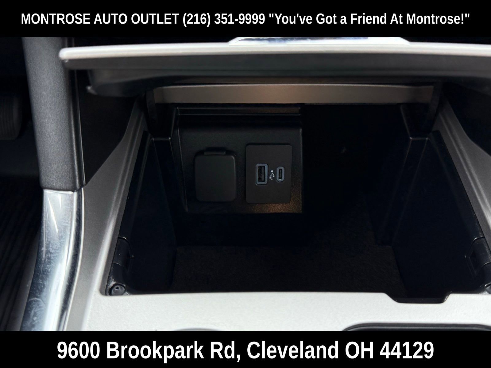 Used 2023 Ford Explorer XLT w/ Equipment Group 202A image 22