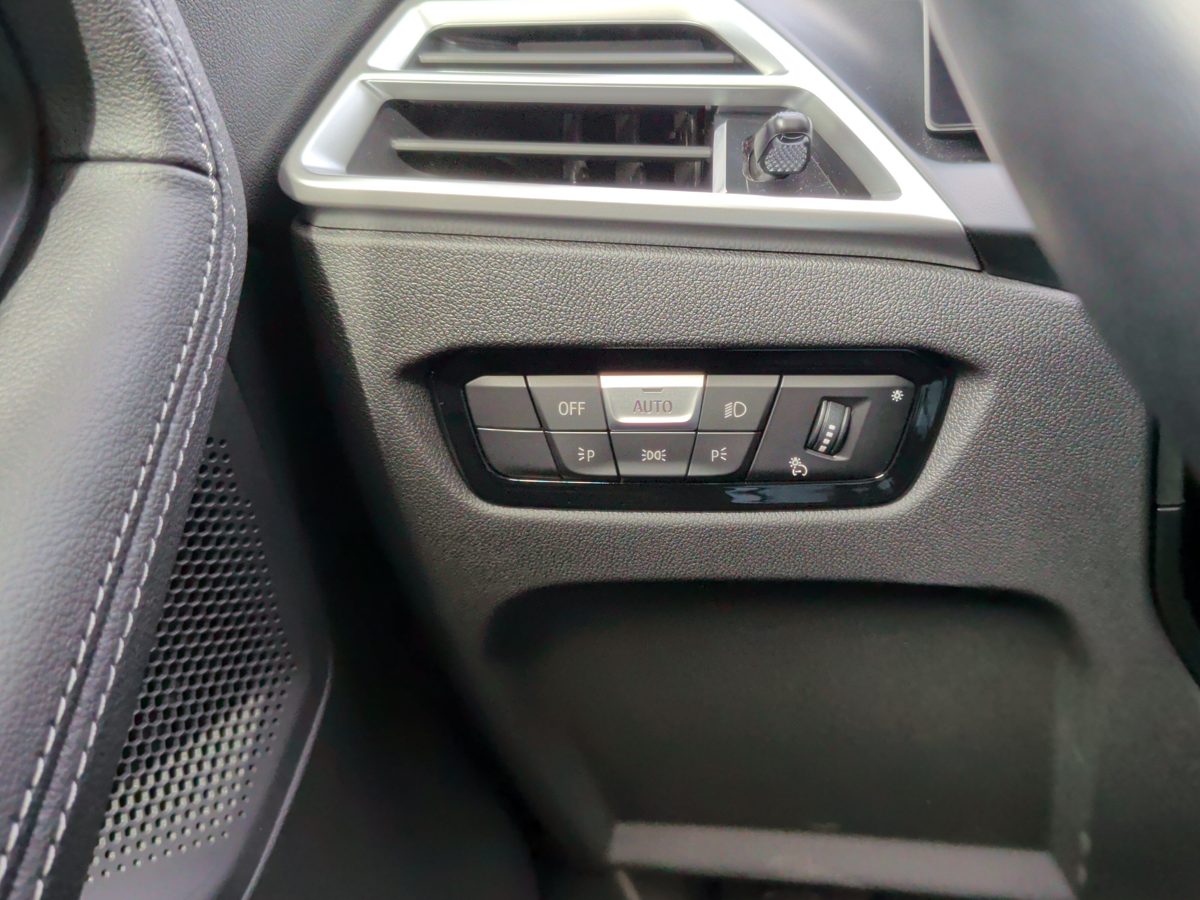 Certified 2025 BMW M240i Coupe RWD image 25