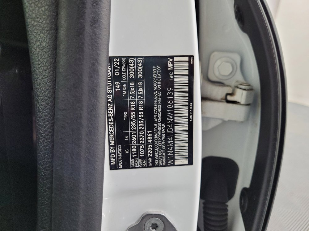 Used 2022 Mercedes-Benz GLB 250 4MATIC w/ Premium Package Lite image 33