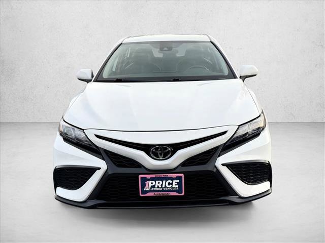 Used 2024 Toyota Camry SE image 2