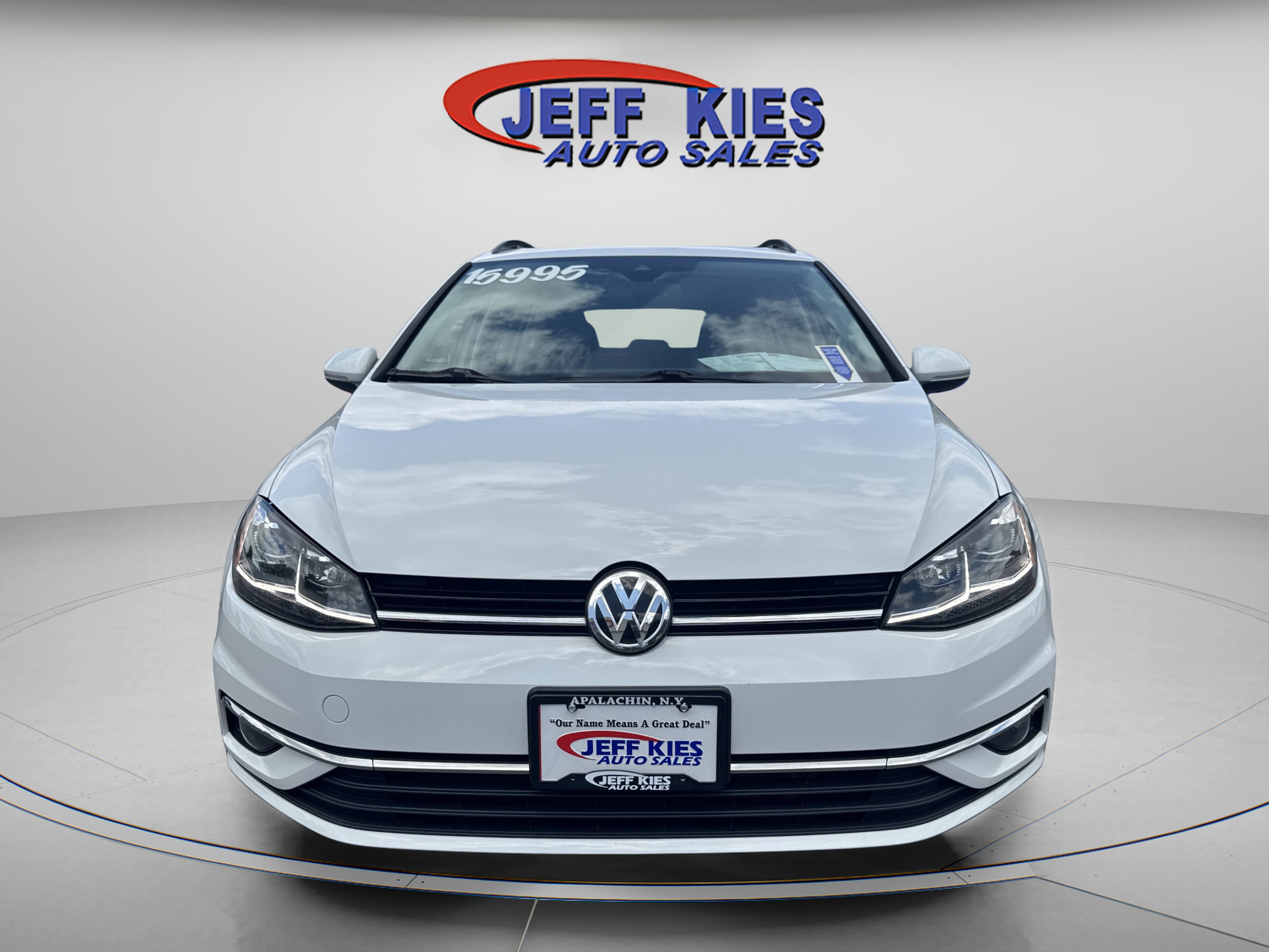 Used 2019 Volkswagen Golf SE FWD image 2