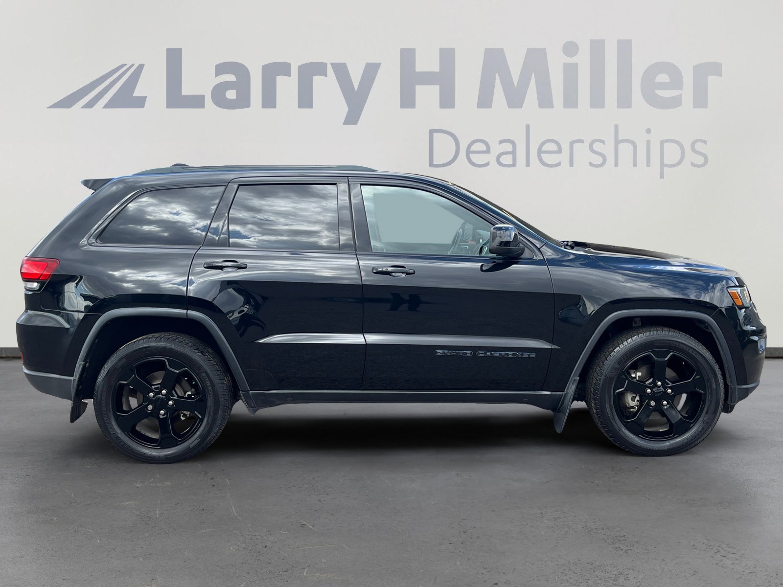 Used 2018 Jeep Grand Cherokee Laredo image 6