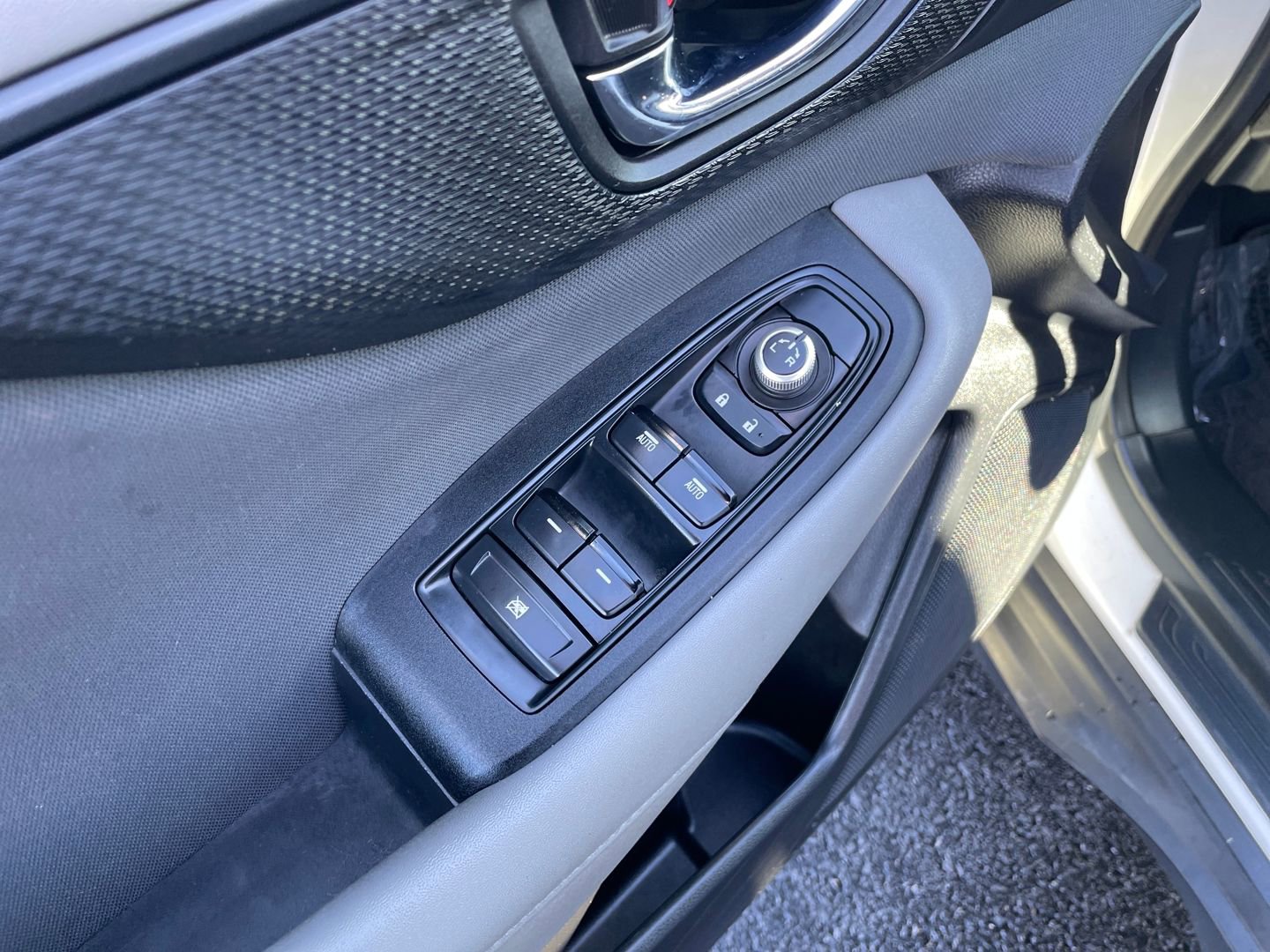 Used 2020 Subaru Outback Premium image 12