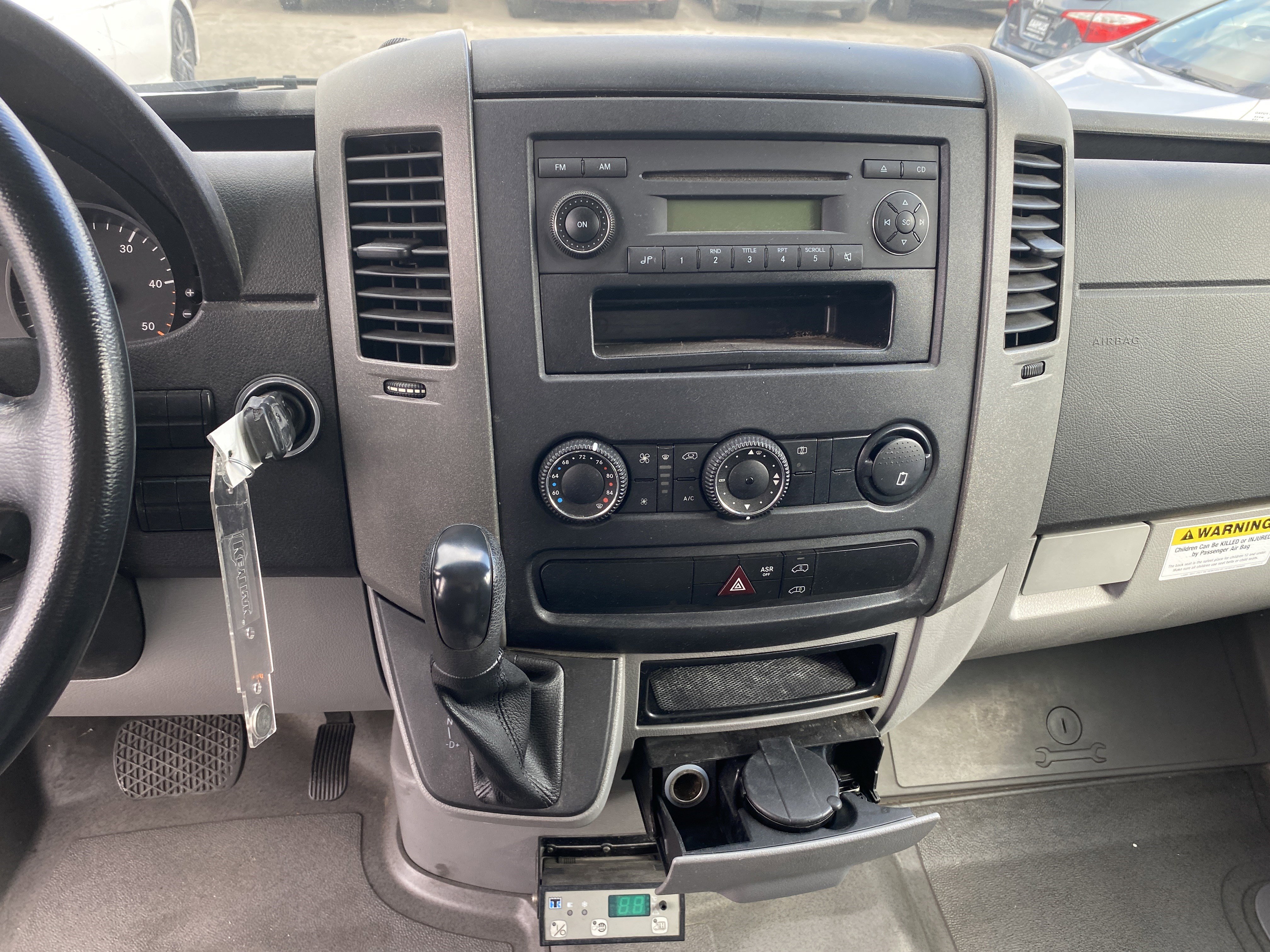 Used 2013 Freightliner Sprinter 2500 RWD image 33