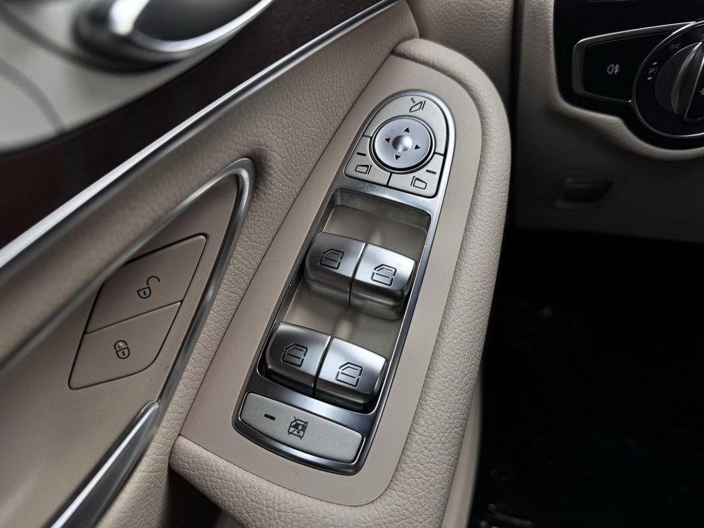 Used 2018 Mercedes-Benz GLC 300 4MATIC image 32