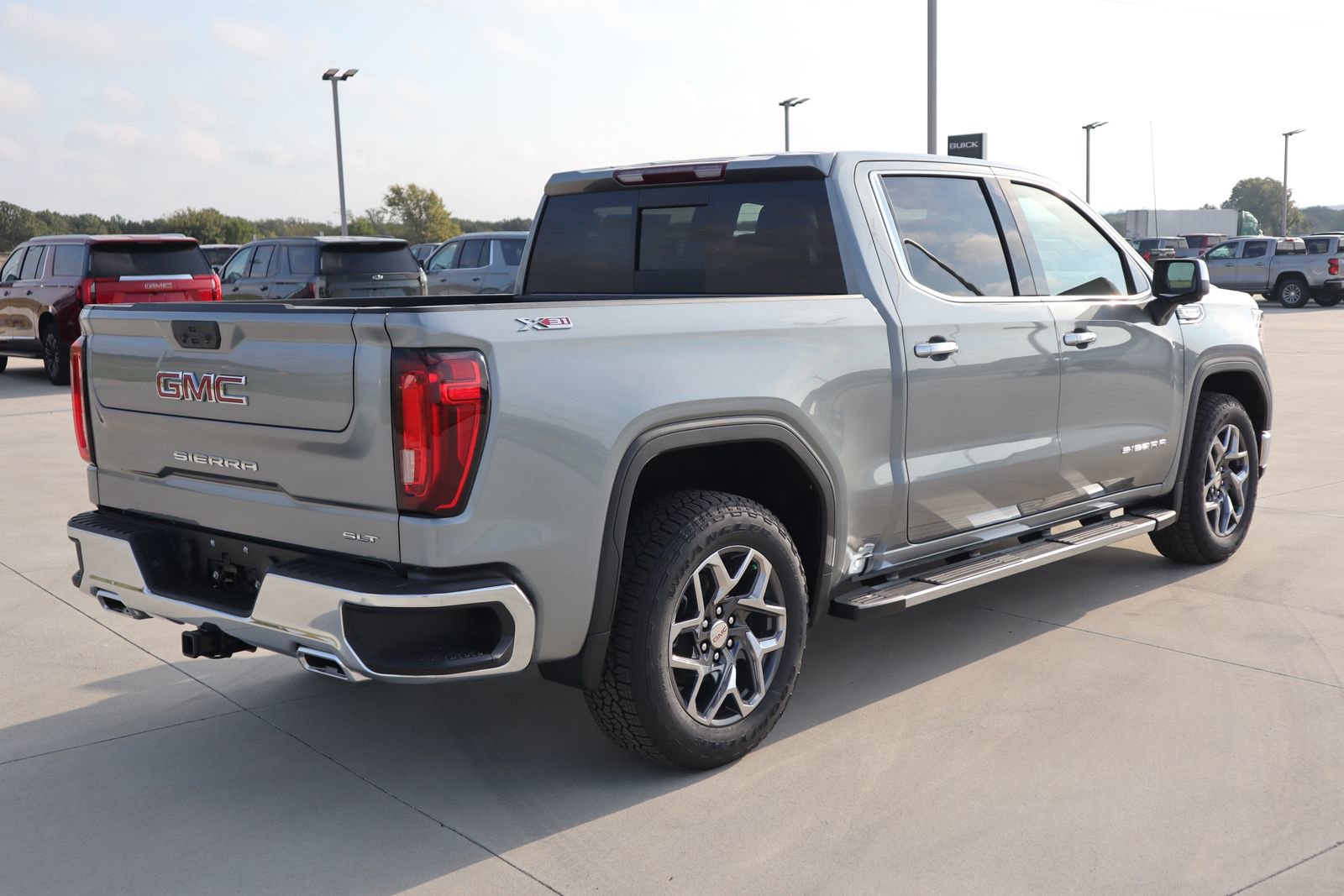 New 2026 GMC Sierra 1500 SLT image 4
