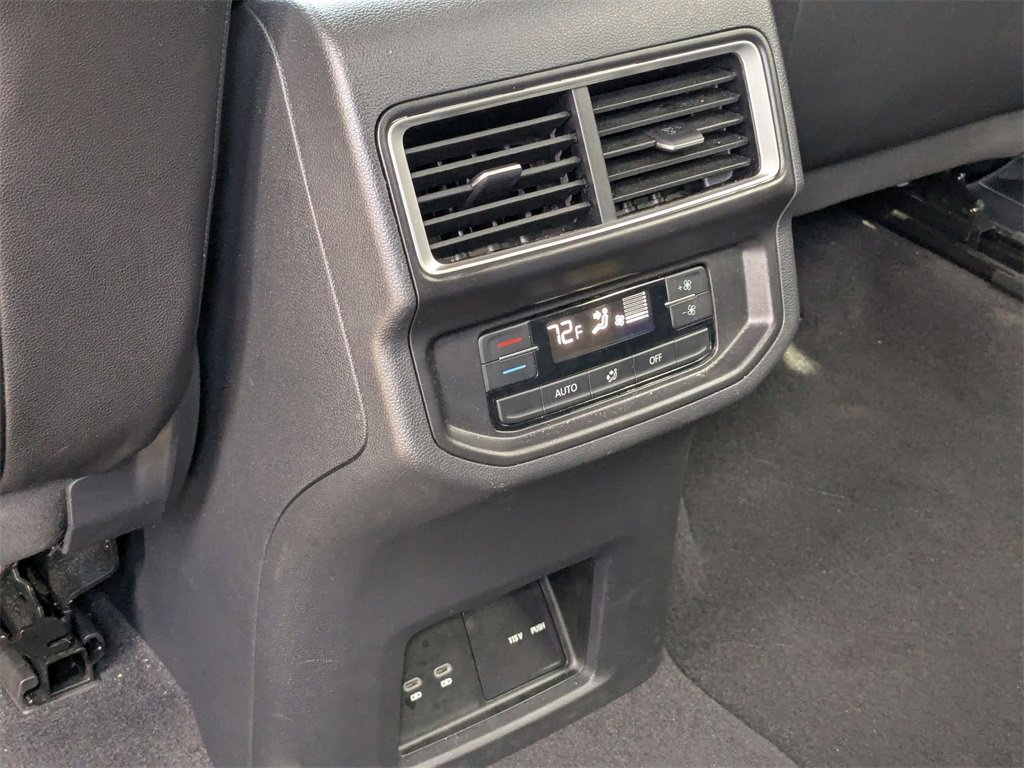 Used 2025 Volkswagen Atlas SE image 28