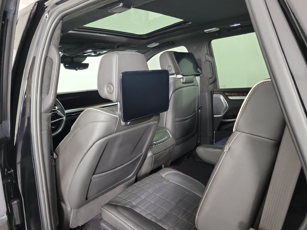 Used 2025 Cadillac Escalade Sport Platinum AWD/4WD image 14