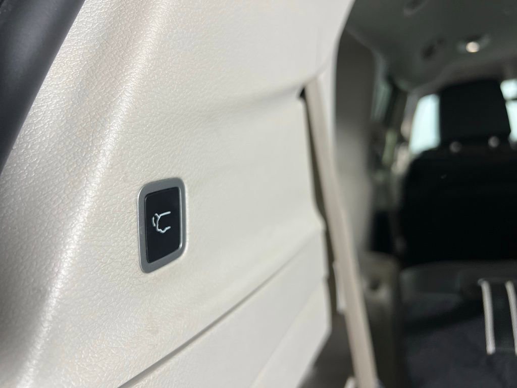 Used 2024 Chrysler Pacifica Touring-L image 32
