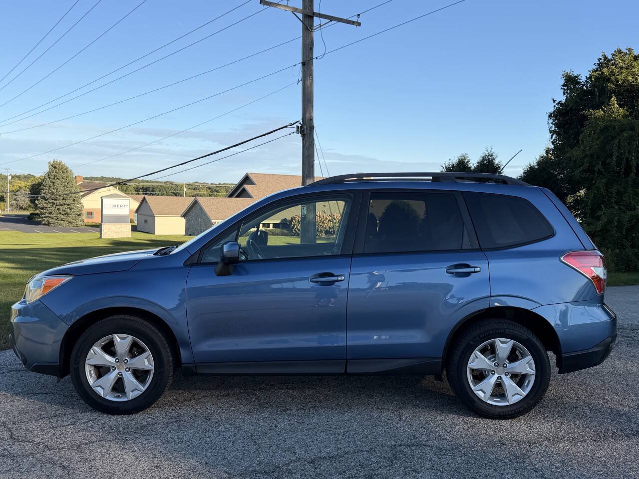 Used 2015 Subaru Forester 2.5i Premium AWD/4WD image 2