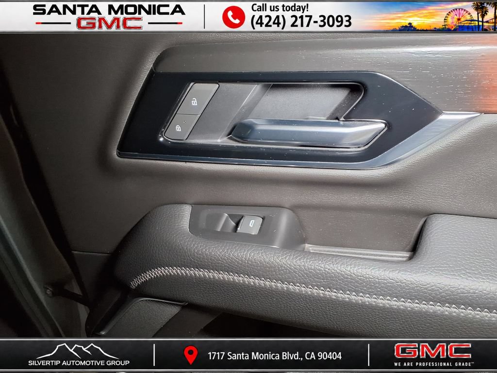 Used 2025 GMC Yukon Denali AWD/4WD image 23