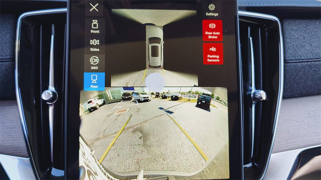 New 2026 Volvo XC90 B6 Plus w/ Protection Package Premier image 20