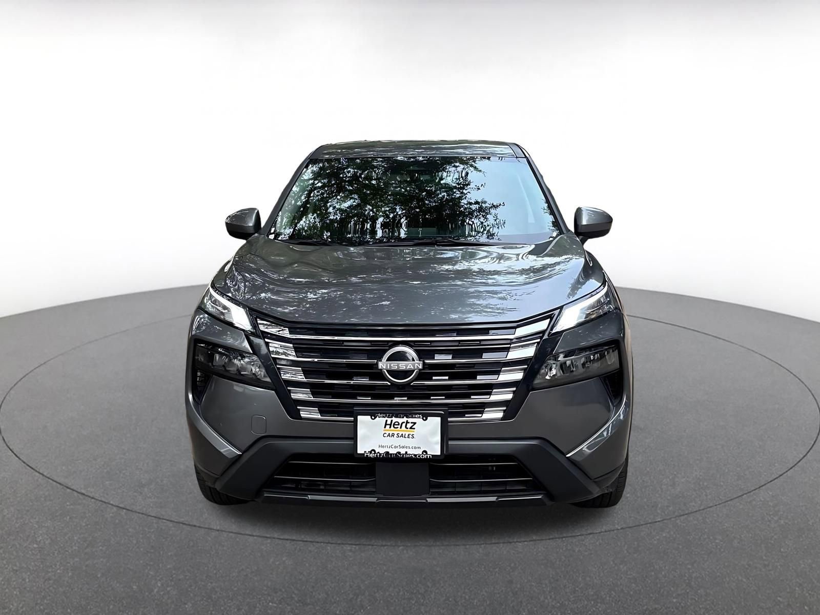 Used 2025 Nissan Rogue SV AWD/4WD image 2