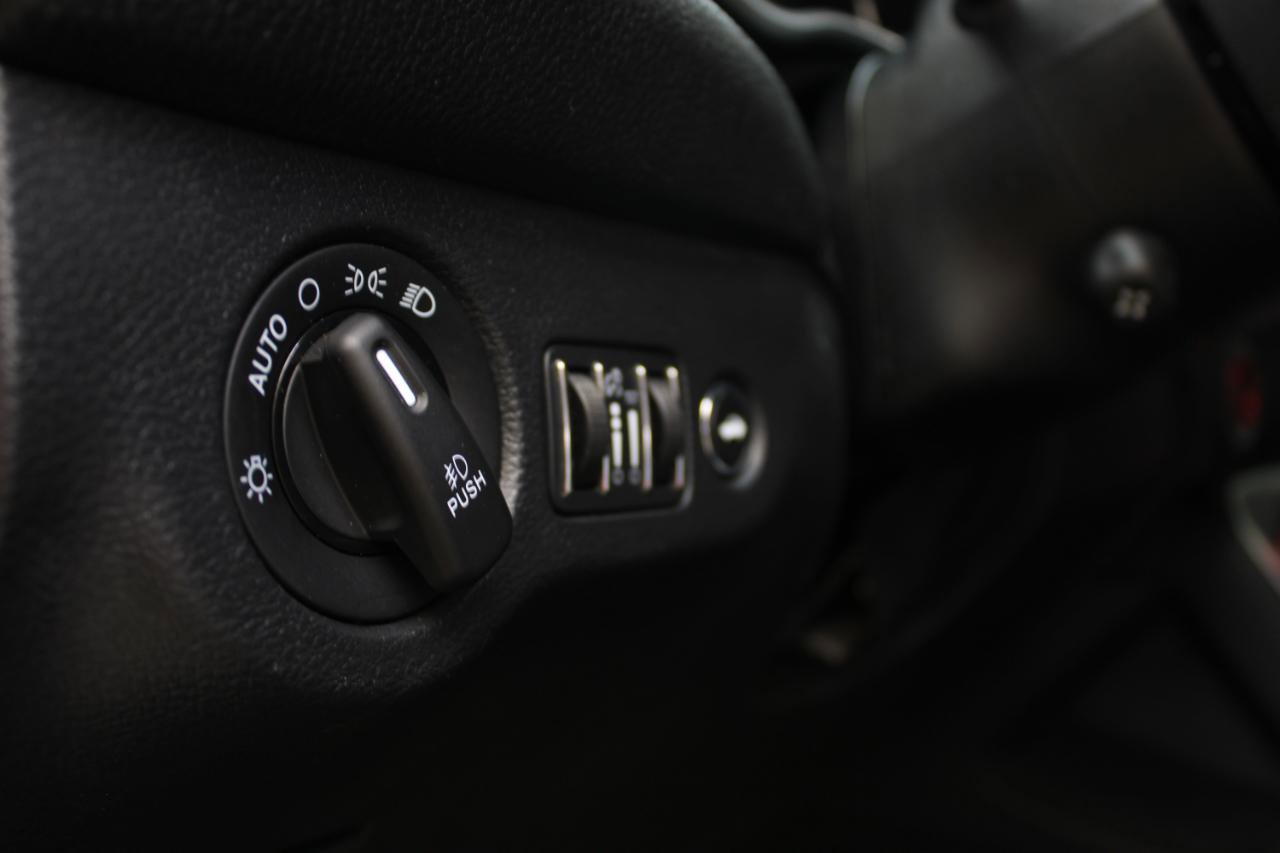 Used 2016 Dodge Challenger R/T Scat Pack w/ Leather Interior Group image 39