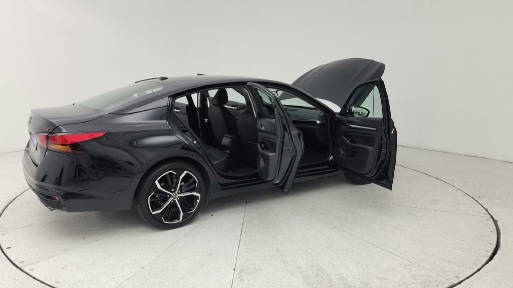 Used 2025 Nissan Altima 2.5 SR FWD image 12