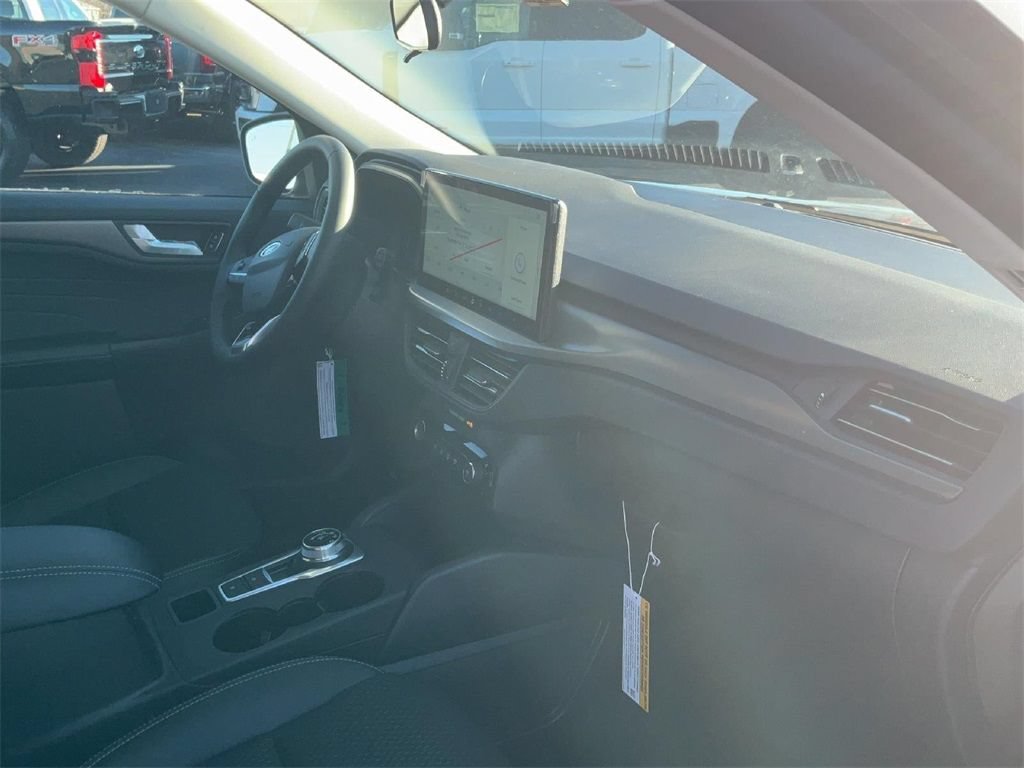 New 2025 Ford Escape SE FWD image 11
