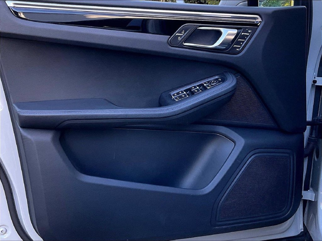 Certified 2023 Porsche Macan AWD/4WD image 26