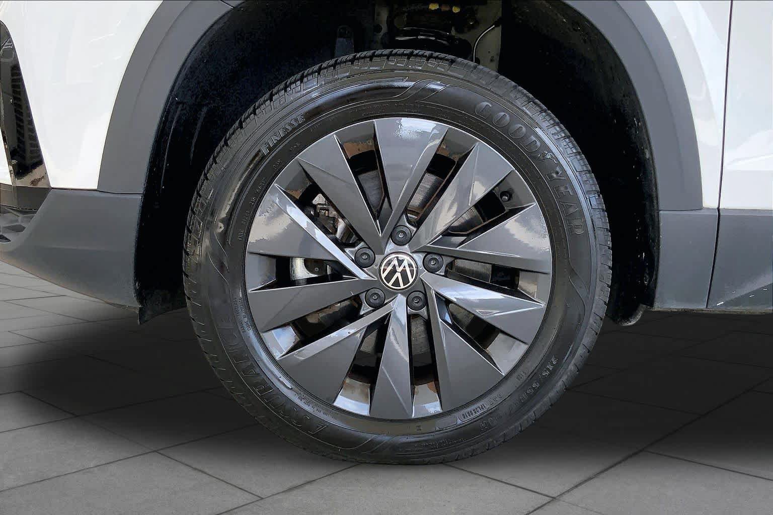 Used 2024 Volkswagen Taos S FWD image 11