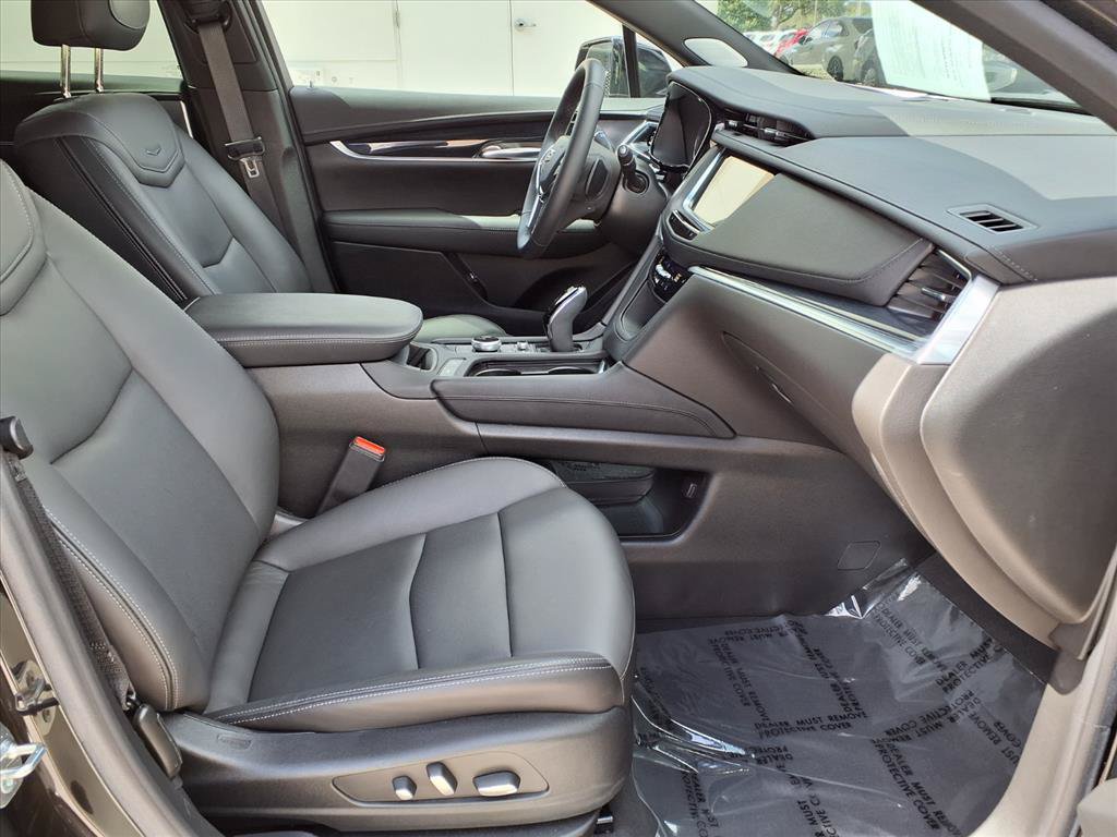 Certified 2024 Cadillac XT5 Premium Luxury FWD image 9
