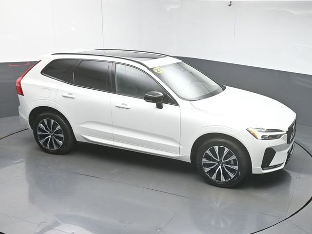 Used 2024 Volvo XC60 B5 Core image 42