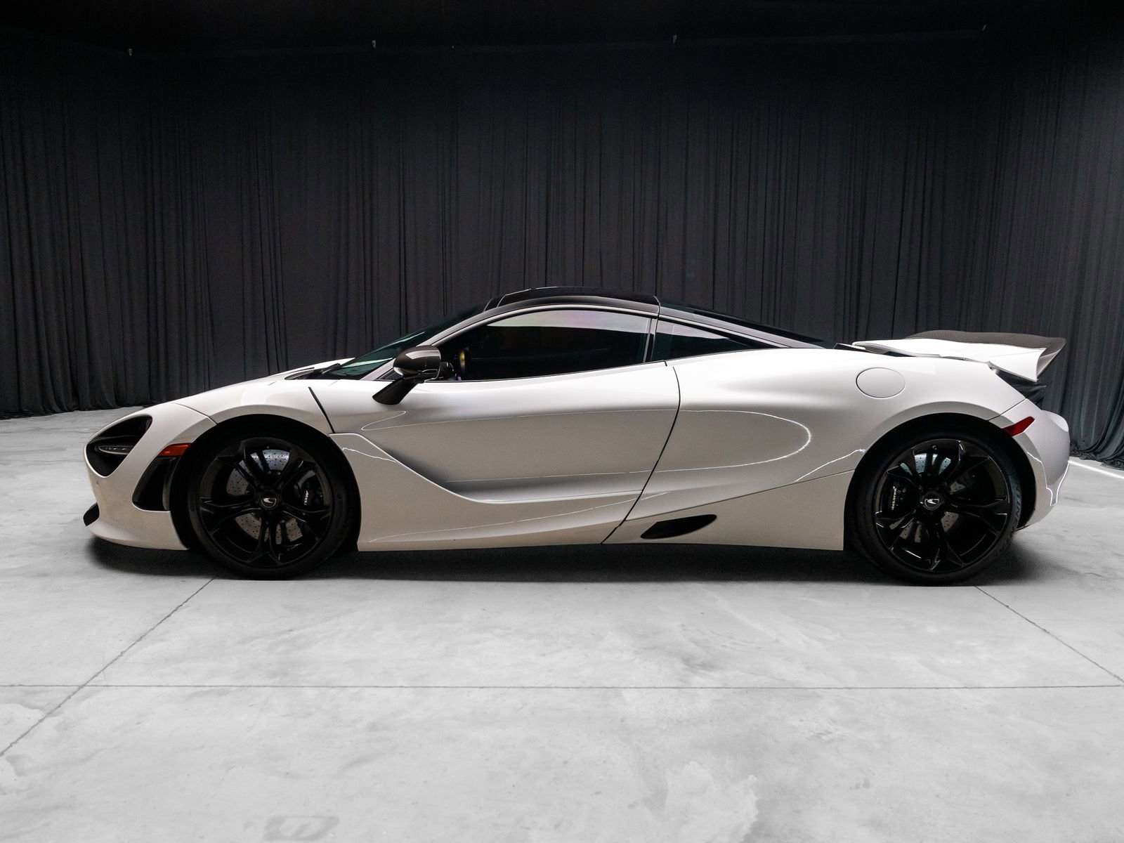 Used 2019 McLaren 720S Performance RWD image 4