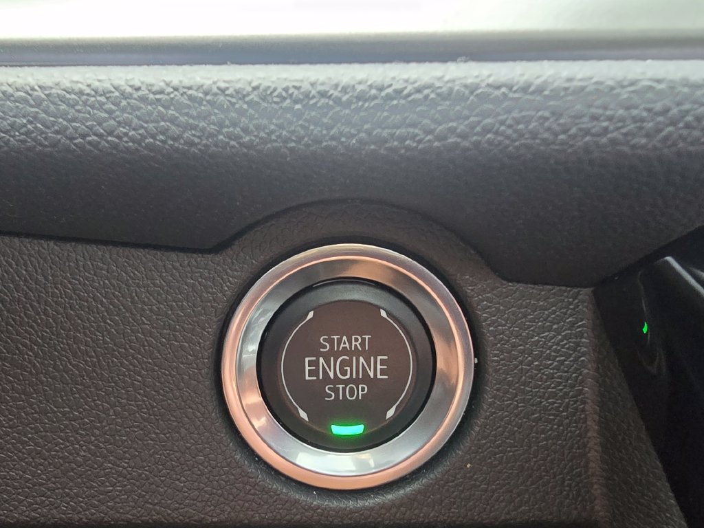 Used 2025 Chevrolet Traverse LT w/ Sun and Wheel Package FWD image 31