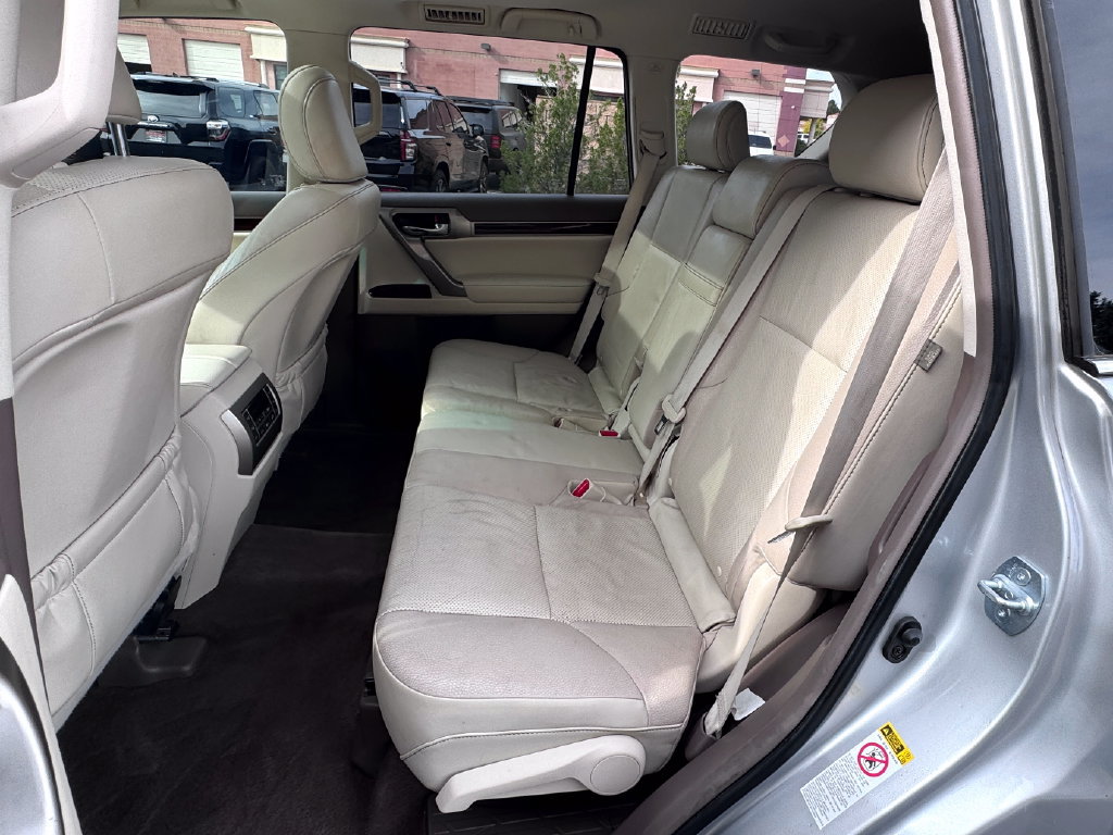 Used 2019 Lexus GX 460 Premium w/ Premium Package AWD/4WD image 34