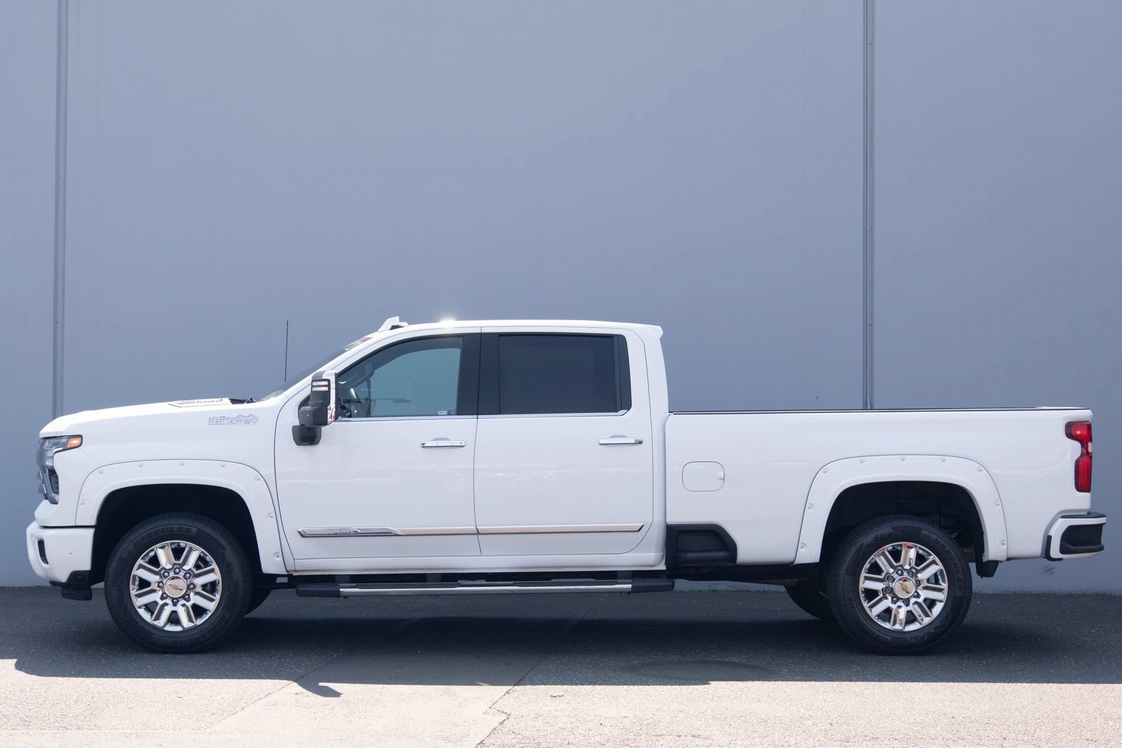 Used 2024 Chevrolet Silverado 3500 High Country w/ Technology Package AWD/4WD image 32