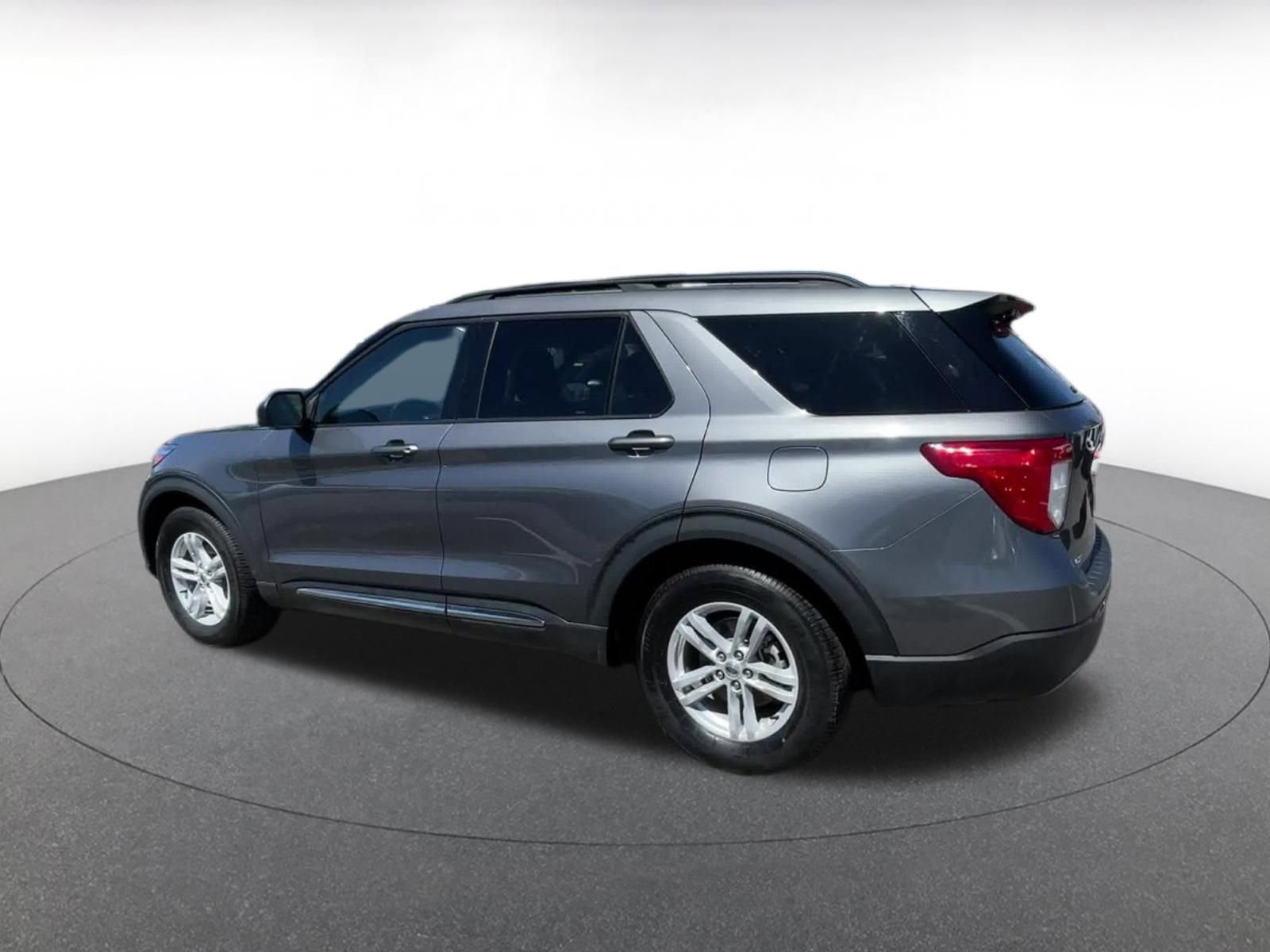 Used 2024 Ford Explorer XLT w/ Equipment Group 202A image 10