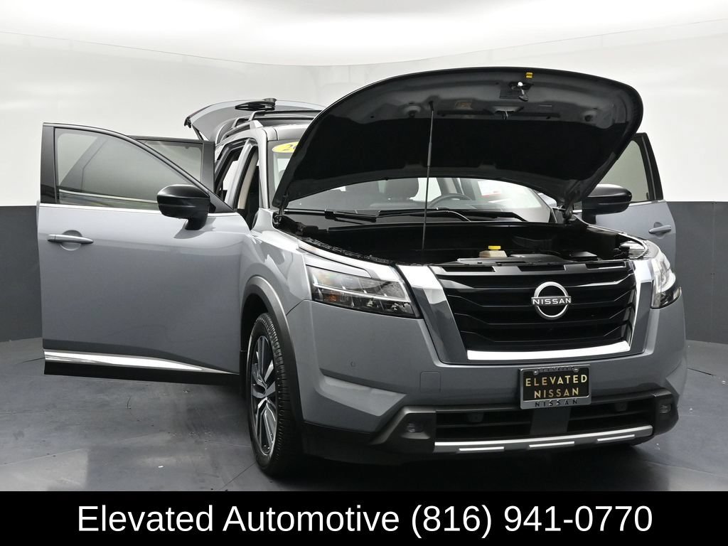 Used 2022 Nissan Pathfinder Platinum w/ Cargo Package AWD/4WD image 40