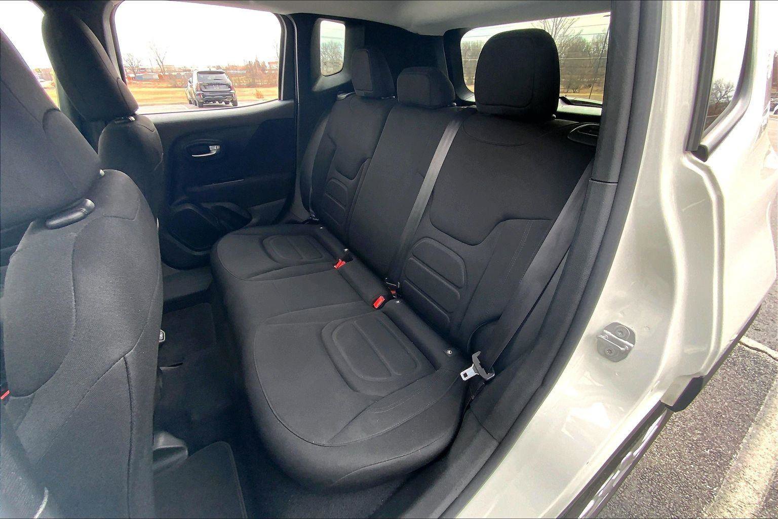 Used 2020 Jeep Renegade Latitude image 24