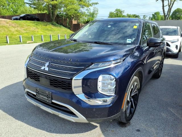 Used 2022 Mitsubishi Outlander SE AWD/4WD image 1