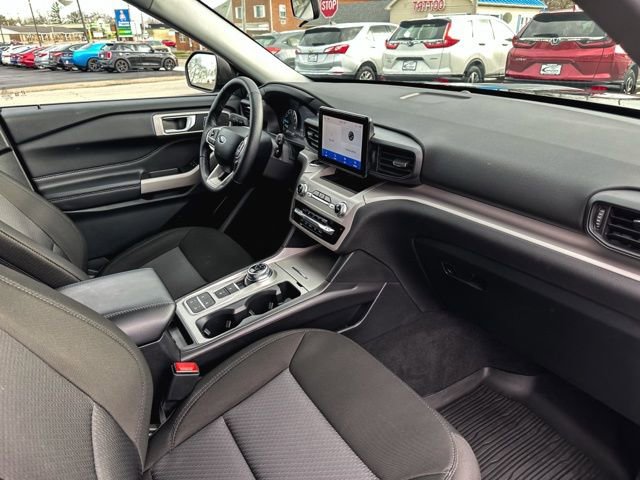 Used 2024 Ford Explorer XLT image 24