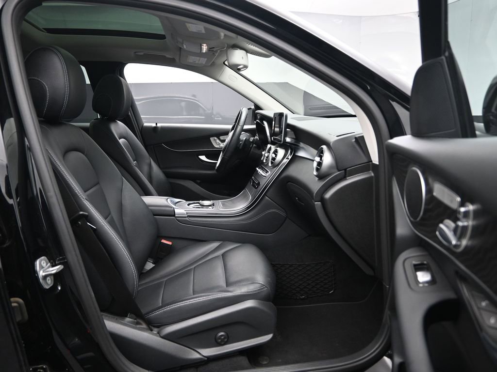 Used 2017 Mercedes-Benz GLC 300 4MATIC image 32