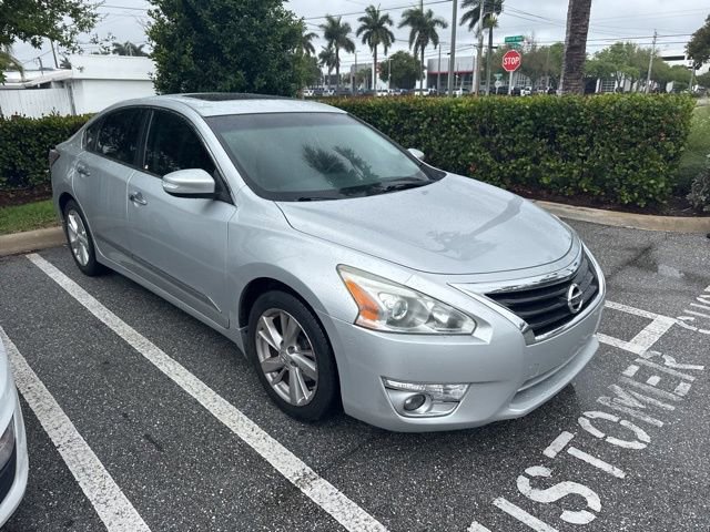 Used 2014 Nissan Altima 2.5 SL w/ Technology Package