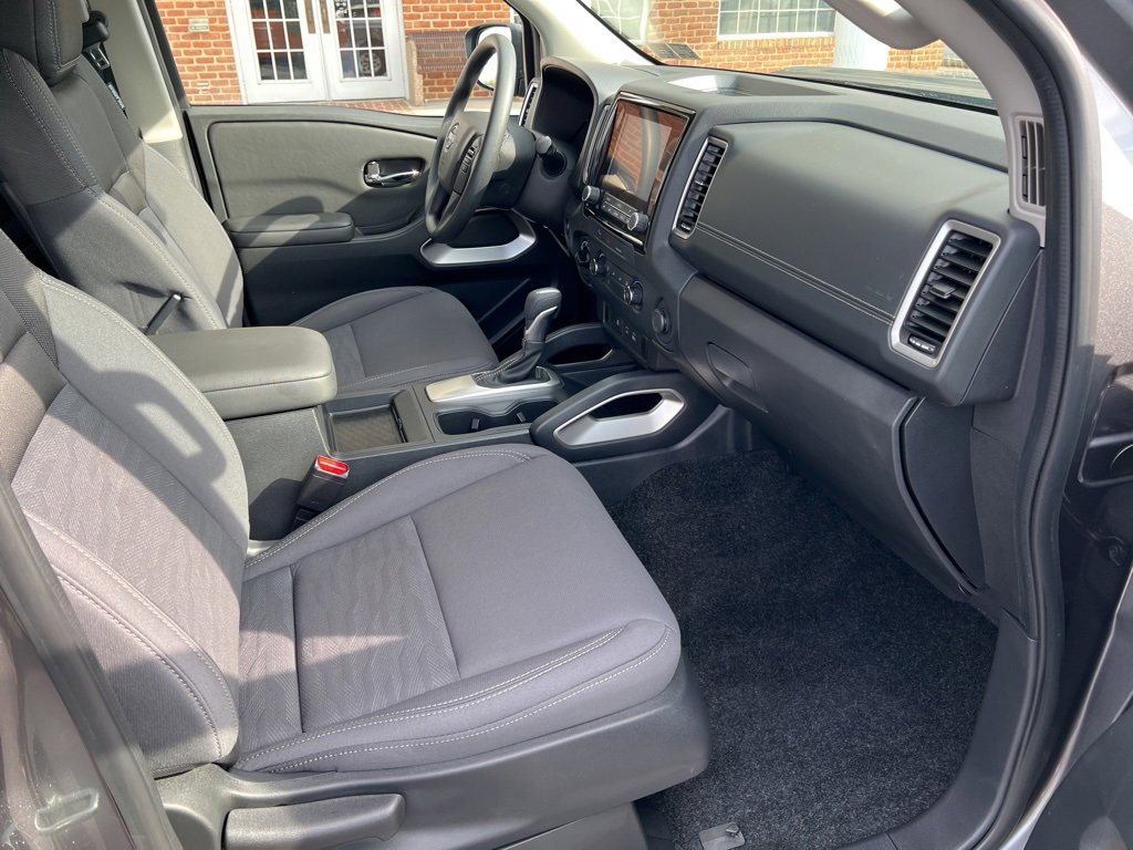 Used 2024 Nissan Frontier SV w/ Technology Package image 39