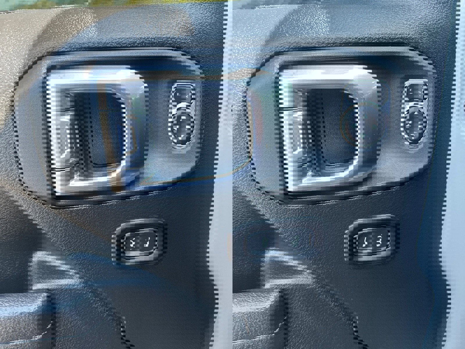 Used 2025 Jeep Gladiator Mojave w/ Convenience Group image 21