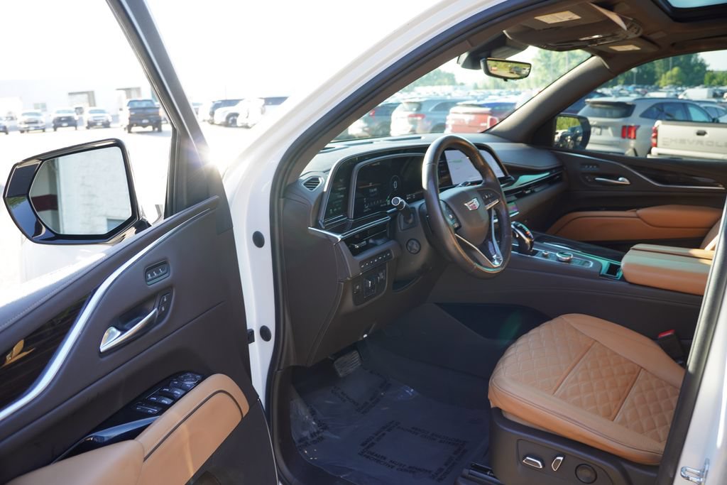 Certified 2022 Cadillac Escalade Sport w/ Touring Package AWD/4WD image 15